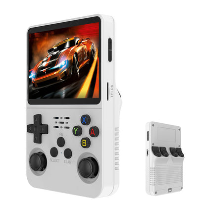 🎮👾 Retro Handheld Game Console – 3.5″ HD Screen (640x480) 🕹️💾 64 GB Storage, RK3326 Chip, 2500 mAh – Perfect for On the Go & Nostalgia Fans. Ready to Play with Hundreds of Classics.